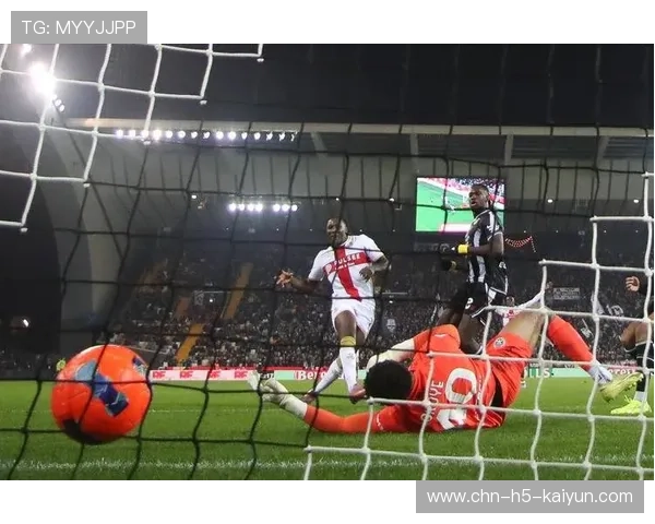 意甲米兰右路突破连续,前场机会不断 意甲米兰右路突破连续,前场机会不断